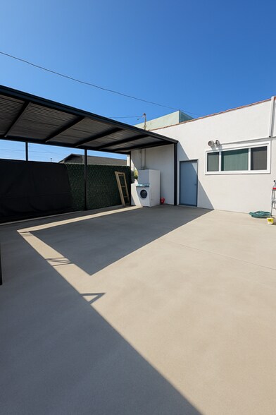 More Photos Of 7416 S Western Ave, Los Angeles Office For Sale