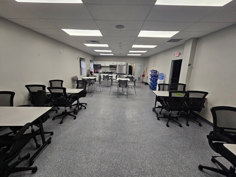 More Photos Of 456 Union Blvd, Allentown Light Manufacturing For Lease
