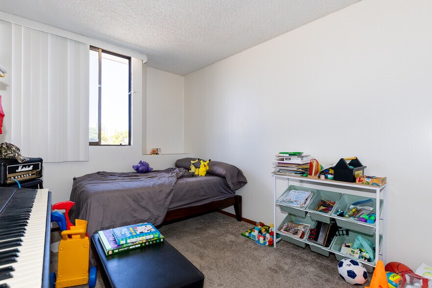 More Photos Of 922 Mccully St, Honolulu Apartments For Sale