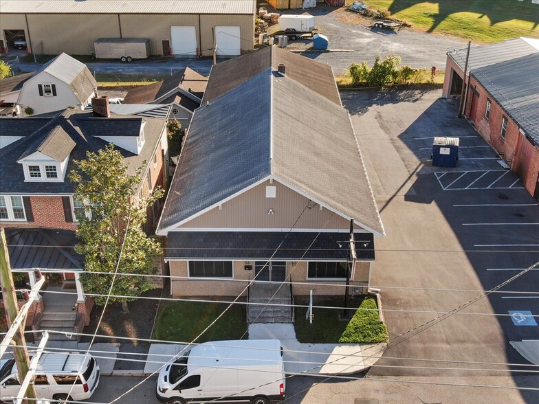 More Photos Of 128 W 3rd St, Waynesboro Freestanding For Sale