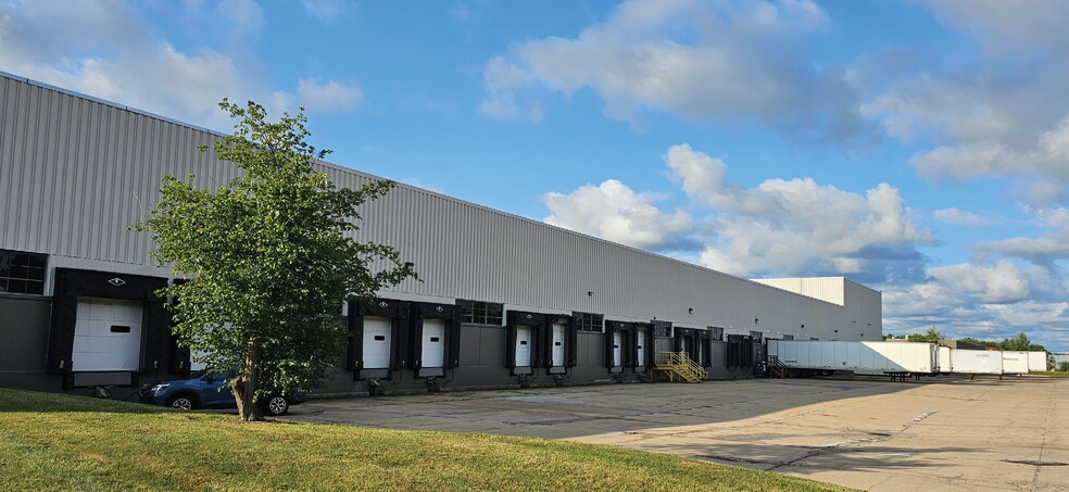 Primary Photo Of 7800 Tyler Blvd, Mentor Warehouse For Lease