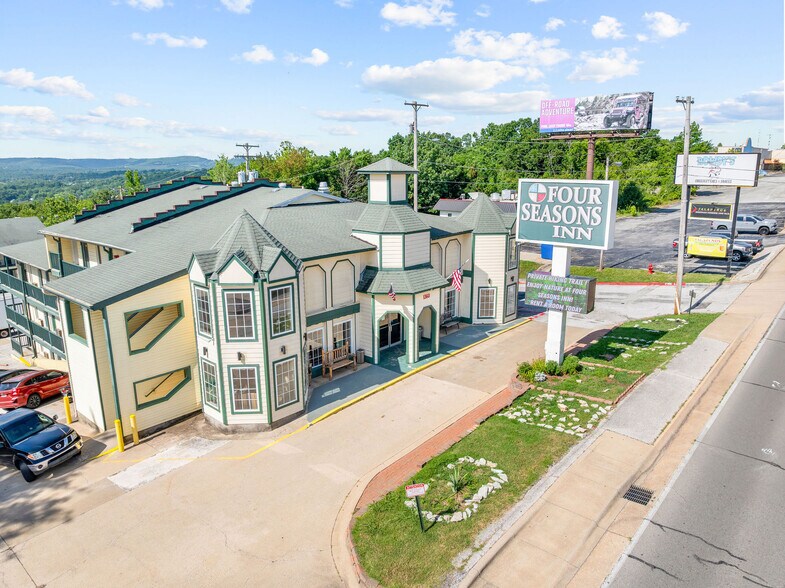 Primary Photo Of 1360 W Hwy 76, Branson Hotel For Sale