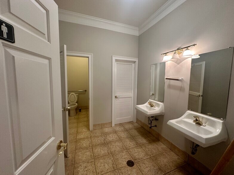 More Photos Of 10425 Old Alabama Connector Rd, Alpharetta Office For Lease