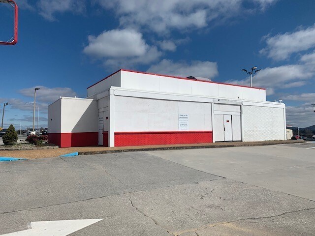 More Photos Of 2684 Alcoa Hwy, Alcoa Service Station For Lease