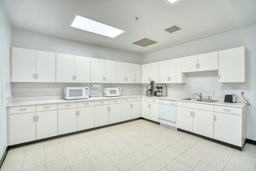 More Photos Of 6810 Winchester Cir, Boulder Flex For Sale