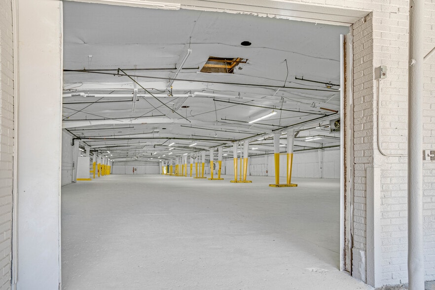 More Photos Of 1379 McDow Dr, Rock Hill Warehouse For Lease