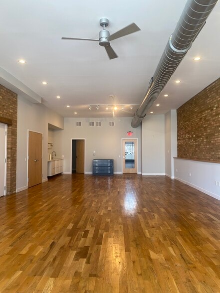 More Photos Of 4536 N Ravenswood Ave, Chicago Office Residential For Lease
