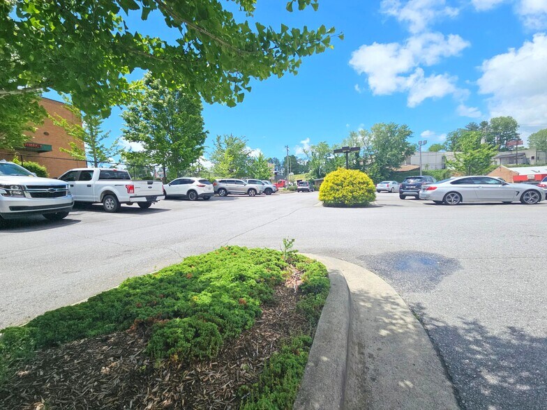 More Photos Of 1216 Asheville Hwy, Hendersonville Auto Dealership For Lease