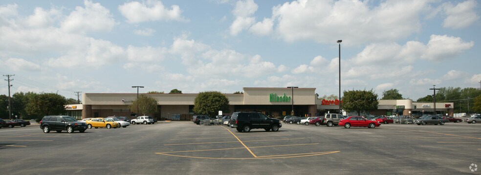 Primary Photo Of 3702-3748 N Main St, Rockford Storefront For Lease