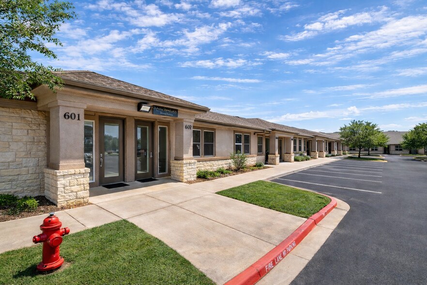 More Photos Of 1508 Dessau Ridge Ln, Austin Office For Lease