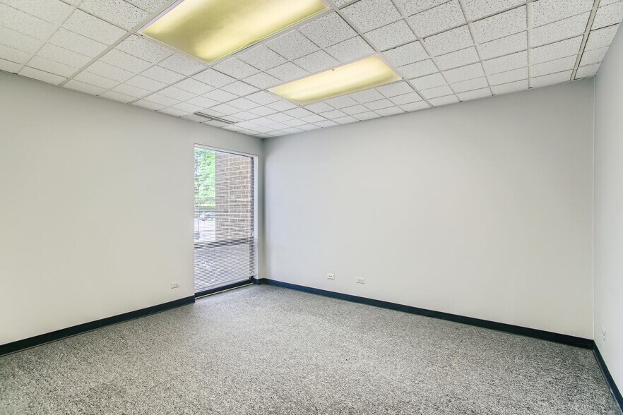 More Photos Of 415 E Golf Rd, Arlington Heights Office For Lease