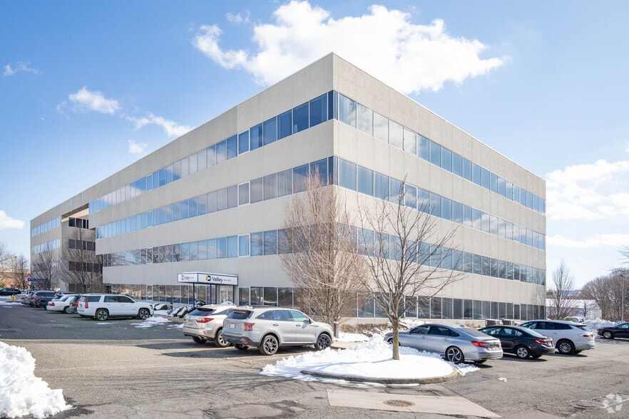 More Photos Of 4250 Veterans Memorial Hwy, Holbrook Office For Lease