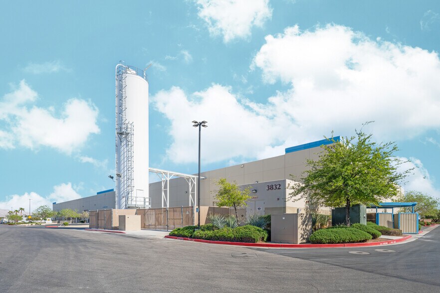 More Photos Of 3838 Civic Center Dr, North Las Vegas Warehouse For Lease