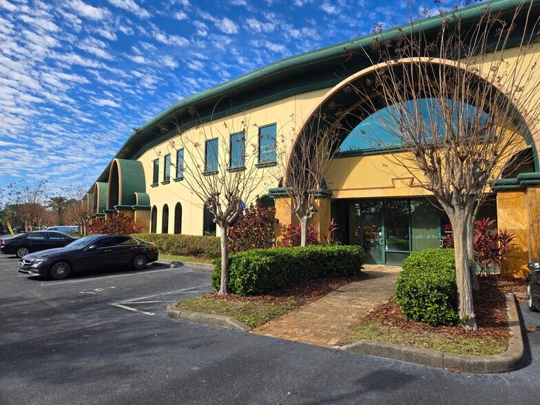 More Photos Of 6881 Kingspointe Pky, Orlando Business Park For Lease