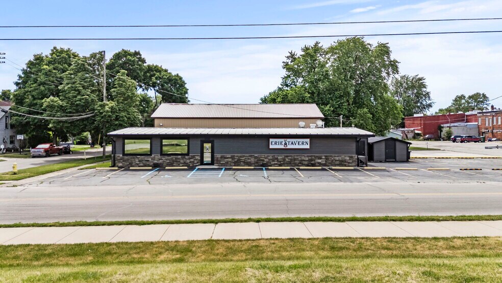 More Photos Of 770 E Franklin St, Huntington Restaurant For Sale