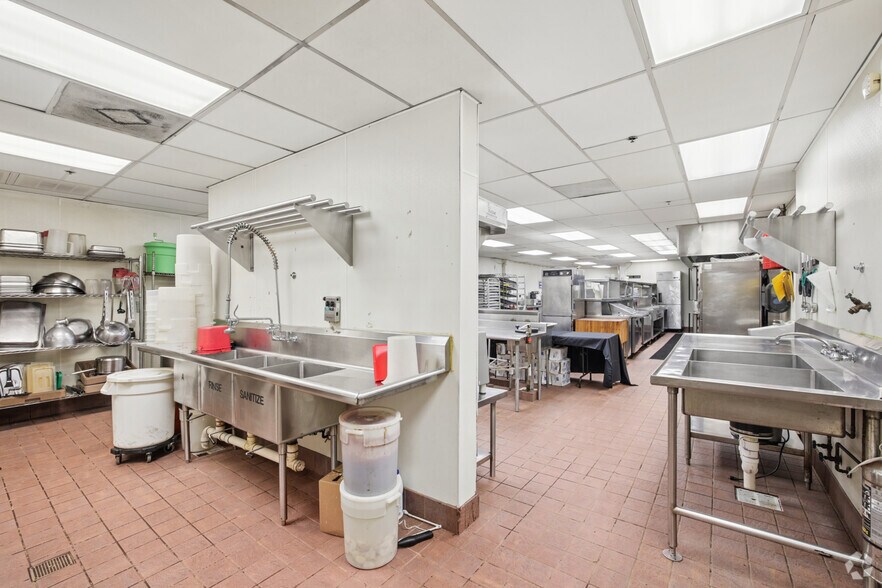 More Photos Of 200-208 W Fleming Dr, Morganton Unknown For Lease