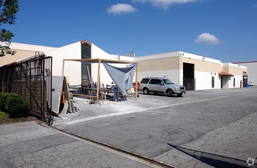 More Photos Of 13450-13468 S Western Ave, Gardena Warehouse For Lease