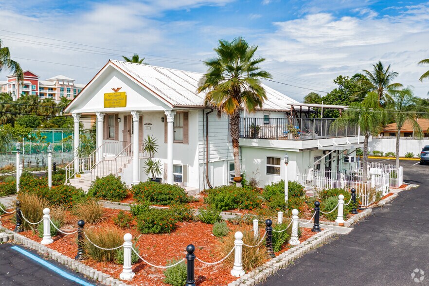 Primary Photo Of 704 N Dixie Hwy, Lantana Hotel For Sale