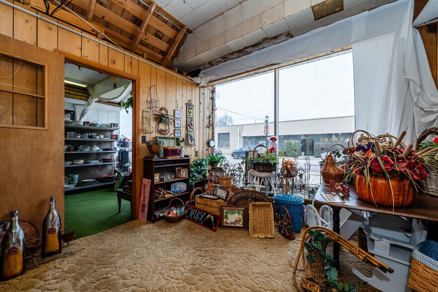 More Photos Of 9004 First St, Baroda General Retail For Sale