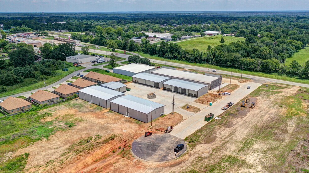 More Photos Of 120 Corporate Dr, Willis Unknown For Lease