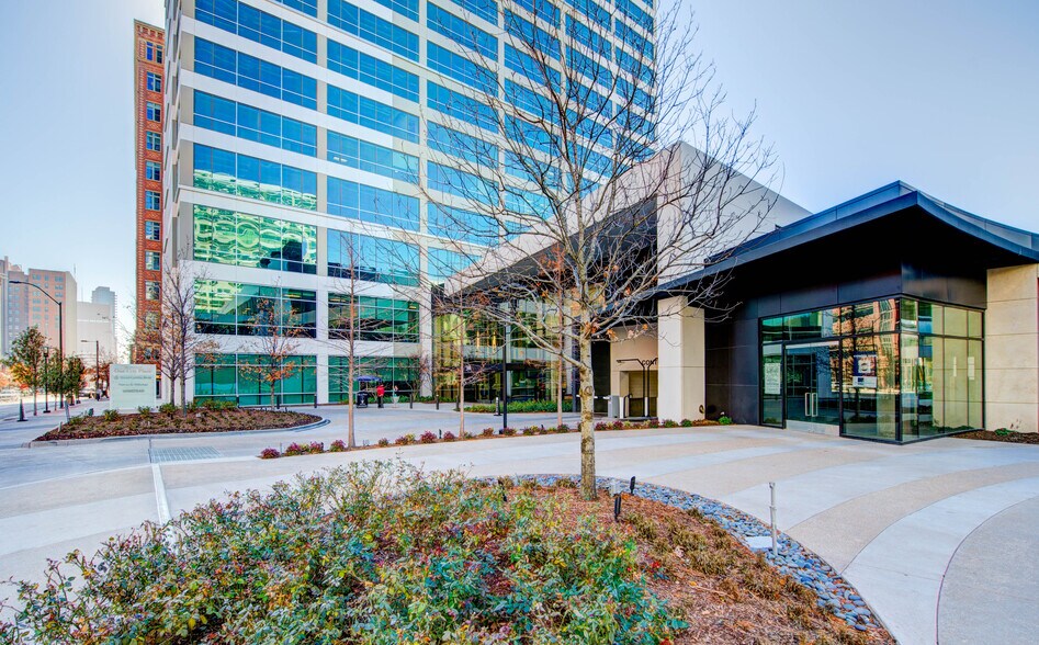 More Photos Of 300 Throckmorton St, Fort Worth Office For Sale