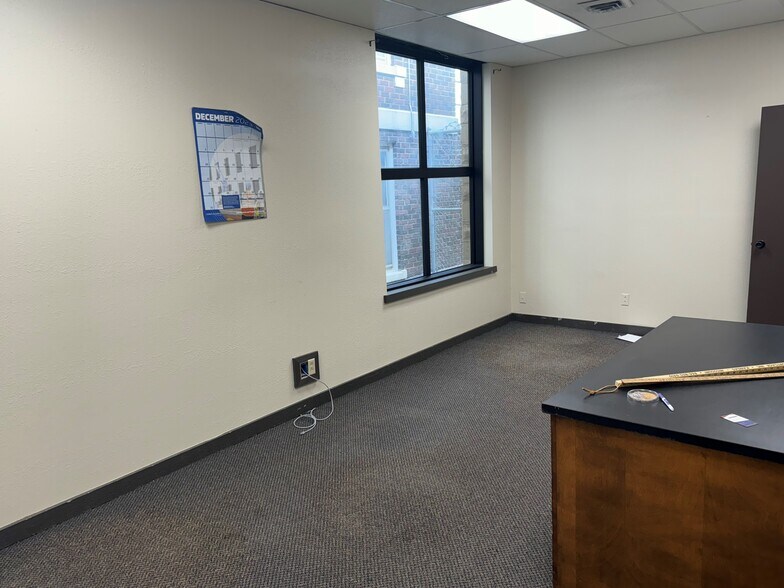 More Photos Of 204 W 6th St, Newton Office For Sale