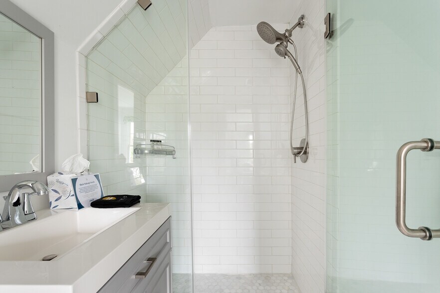 More Photos Of 184 Ashley Ave, Charleston Specialty For Sale