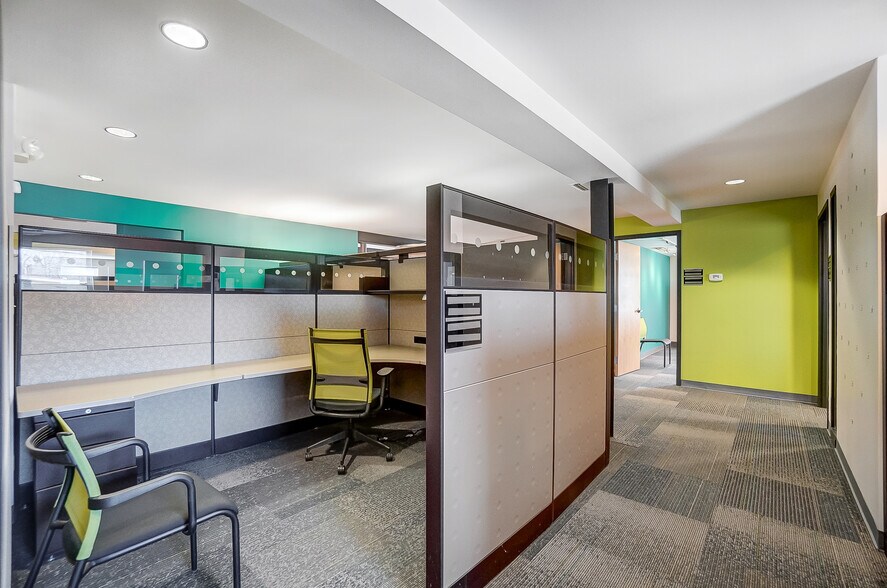 More Photos Of 3925-3927 Brotherton Rd, Cincinnati Office For Sale