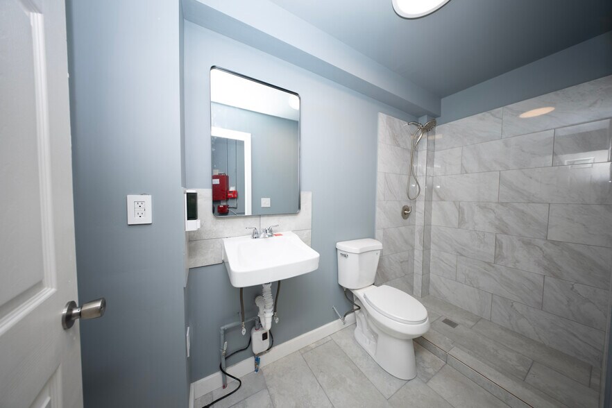 More Photos Of 876 W Main St, Spartanburg Service For Lease