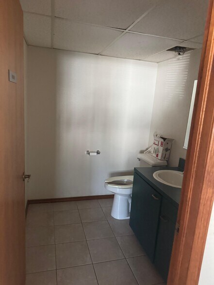 More Photos Of 4006 W Crest Ave, Tampa Industrial For Lease