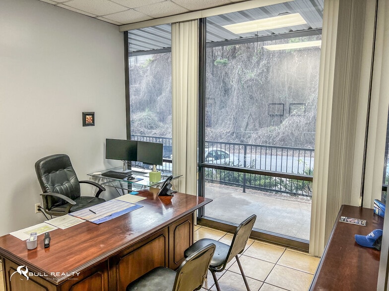 More Photos Of 121 Bells Ferry Ln, Marietta Distribution For Lease
