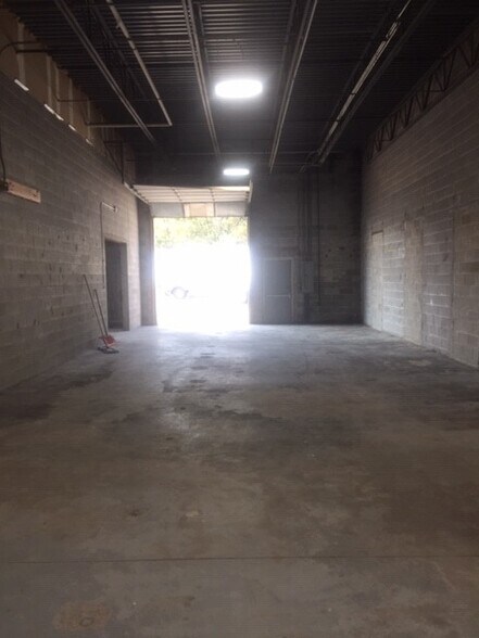 More Photos Of 2231 Fifth Ave, Ronkonkoma Warehouse For Lease