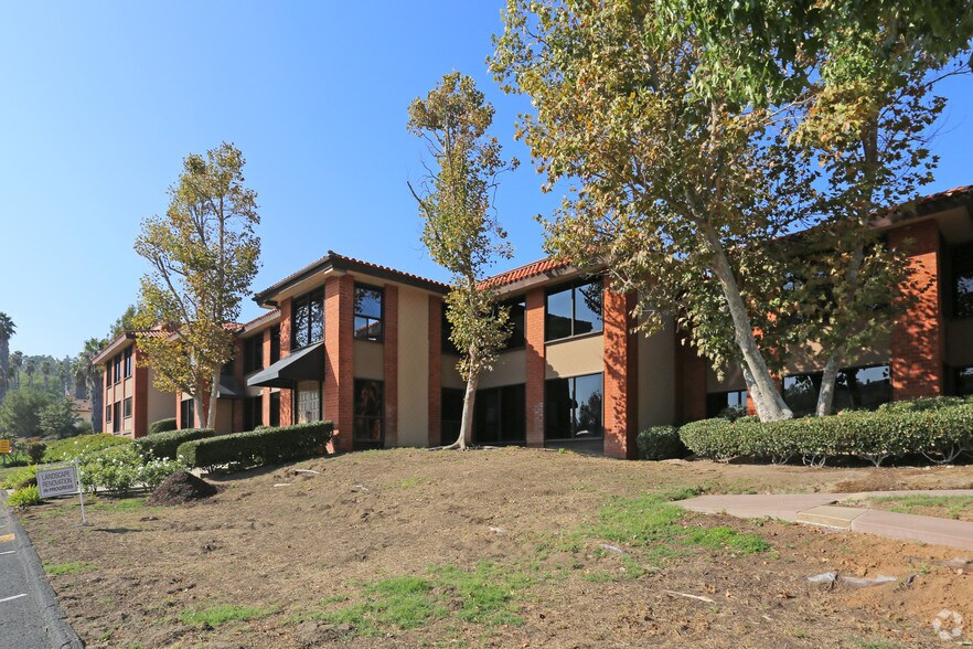 More Photos Of 1667 S Mission Rd, Fallbrook Office For Lease