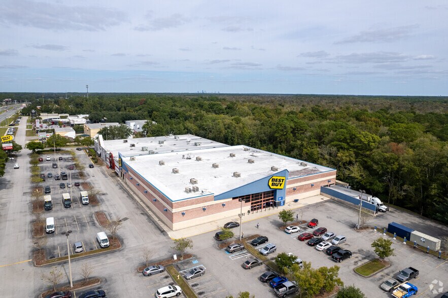 More Photos Of 8151 Blanding Blvd, Jacksonville Unknown For Lease