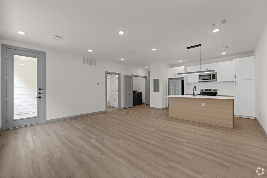 More Photos Of 3981-4001 Roseland Ave, Dallas Apartments For Sale