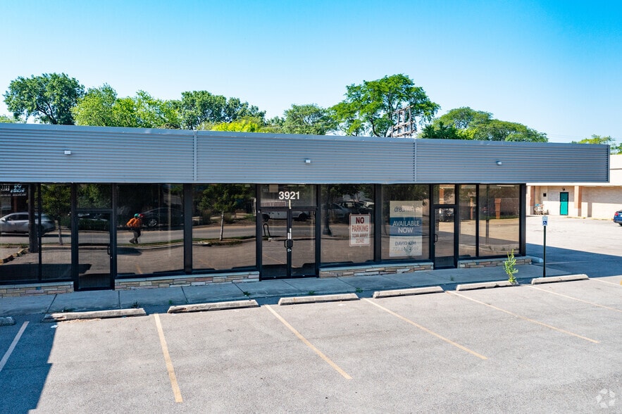 More Photos Of 3921-3925 W Touhy Ave, Lincolnwood Freestanding For Lease