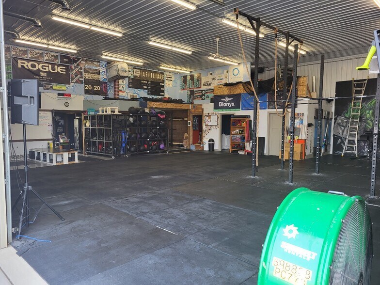 More Photos Of W5037 Amy Ave, Kaukauna Service For Lease