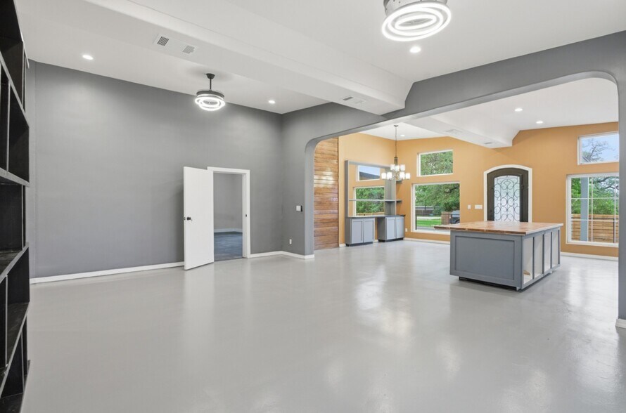 More Photos Of 17621 Stacey Ln, Lago Vista Lodge Meeting Hall For Lease