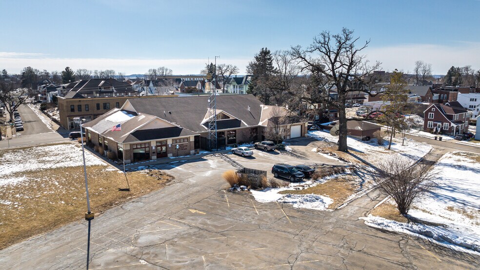 More Photos Of 1055 University Ave, Dubuque Office For Sale