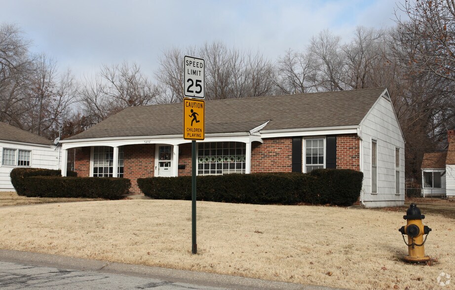 More Photos Of 5404 W 58th Ter, Mission Office Residential For Lease