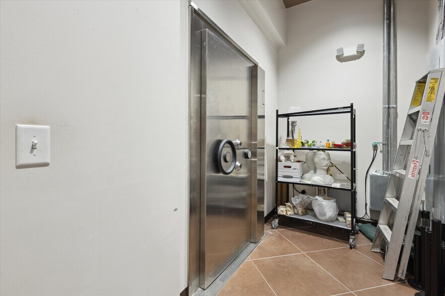 More Photos Of 2111 W Mountcastle Dr, Johnson City General Retail For Sale