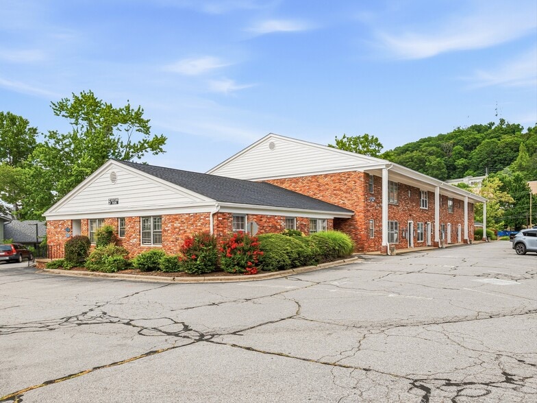 More Photos Of 5 Doctors Park, Asheville Medical For Lease
