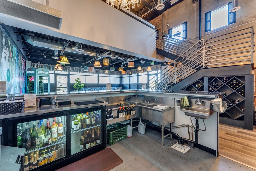 More Photos Of 9299 W Olive Ave, Peoria Light Manufacturing For Sale
