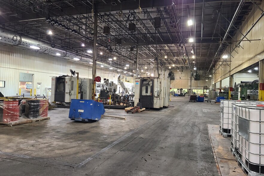 More Photos Of 711 E Porter Rd, Muskegon Manufacturing For Lease