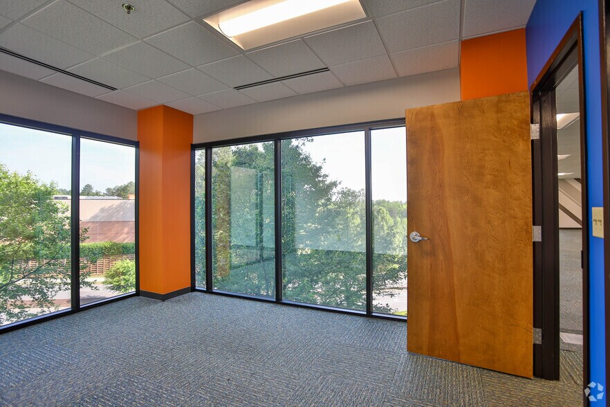 More Photos Of 124 Verdae Blvd, Greenville Office For Lease
