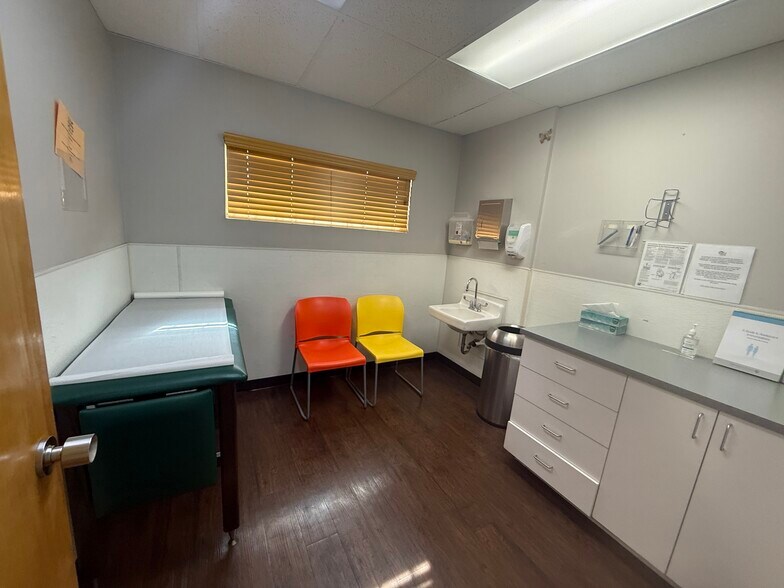 More Photos Of 4700 N 51st Ave, Phoenix Medical For Sale