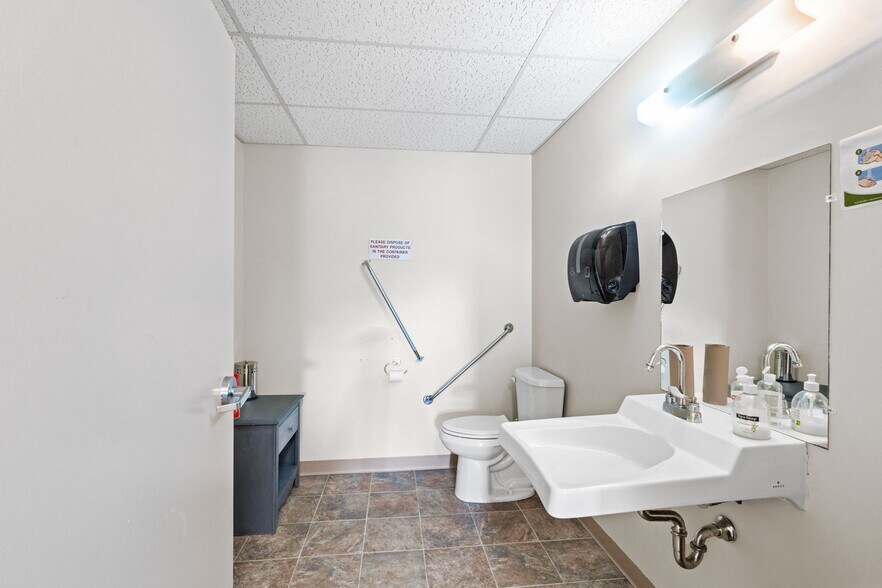 More Photos Of 457 Main St E, Winchester Medical For Sale