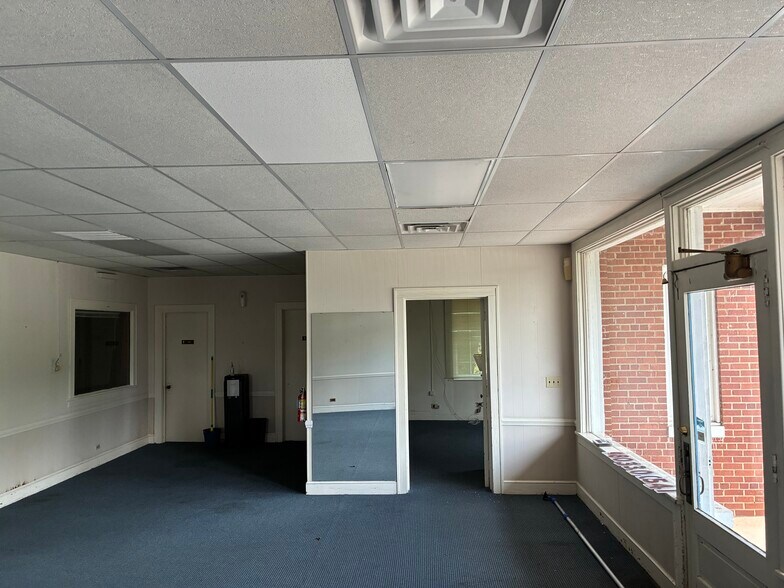 More Photos Of 120 N Church St, Salisbury Flex For Lease