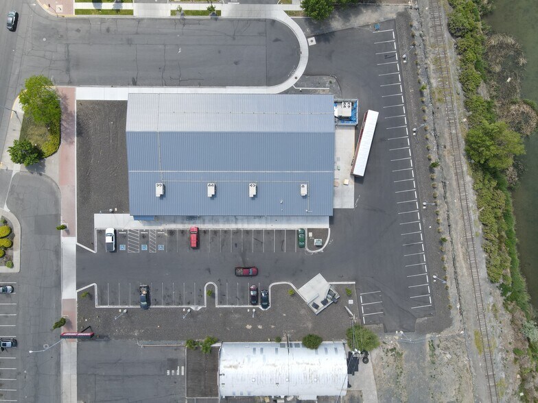 More Photos Of 304 E Broadway, Moses Lake General Retail For Sale