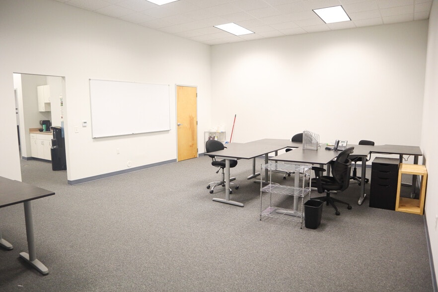 More Photos Of 8810 Westgate Park Dr, Raleigh Flex For Lease